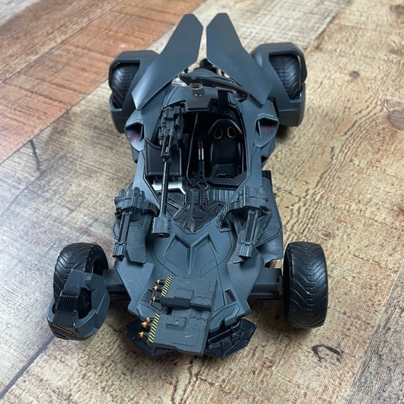 DC Batman Batmobile Justice League Collector Toy Car Metal Die Cast Scale 1/24 - Picture 3 of 8